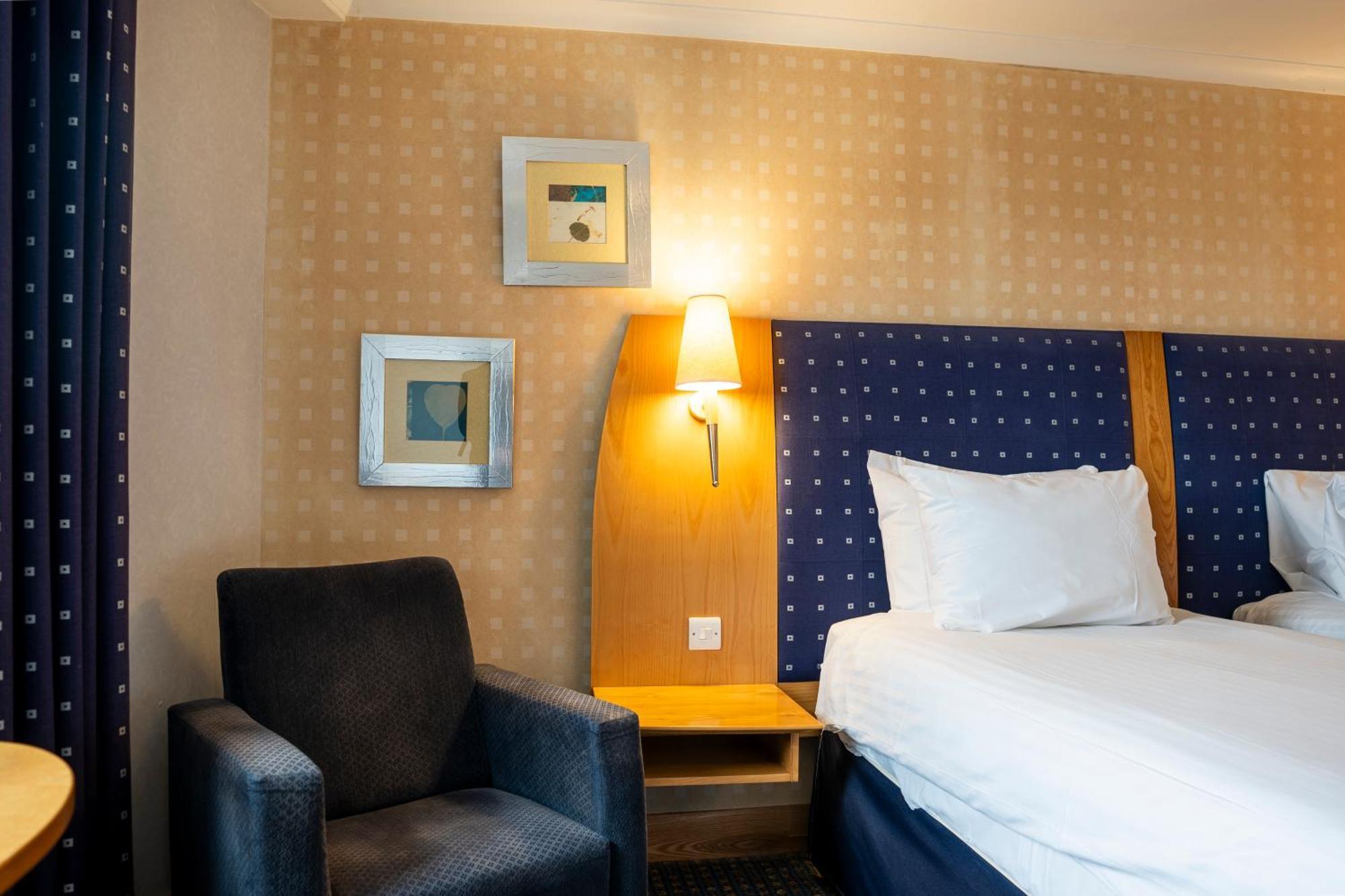 The Bolton Stadium Hotel, A Member Of Radisson Individuals Exteriör bild