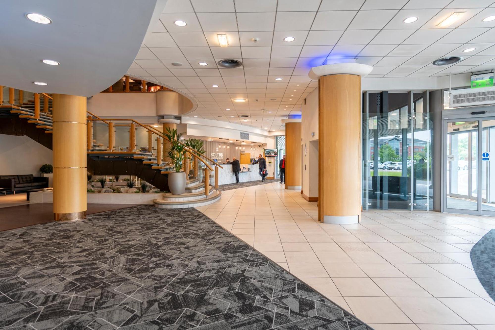 The Bolton Stadium Hotel, A Member Of Radisson Individuals Exteriör bild