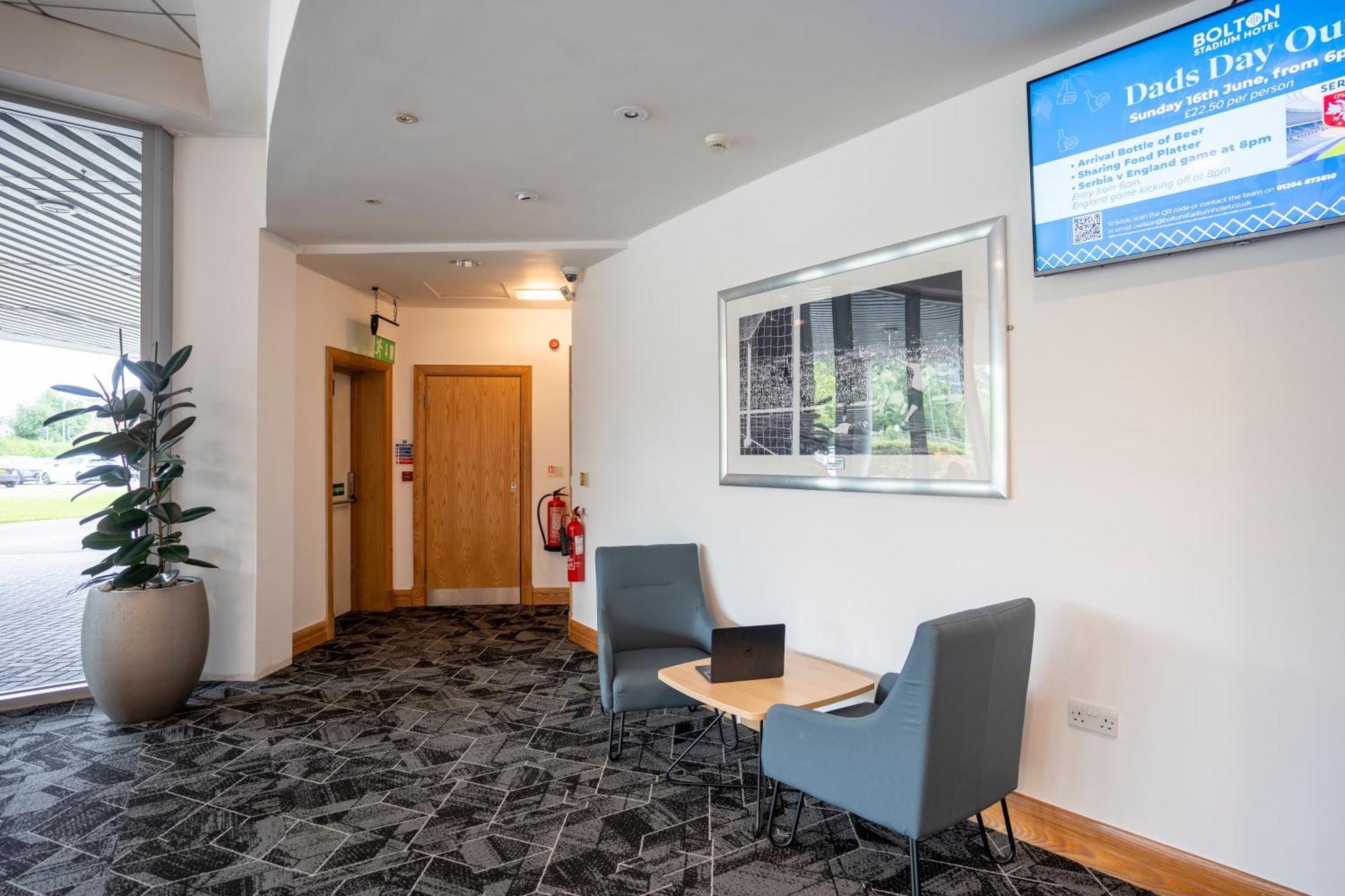 The Bolton Stadium Hotel, A Member Of Radisson Individuals Exteriör bild