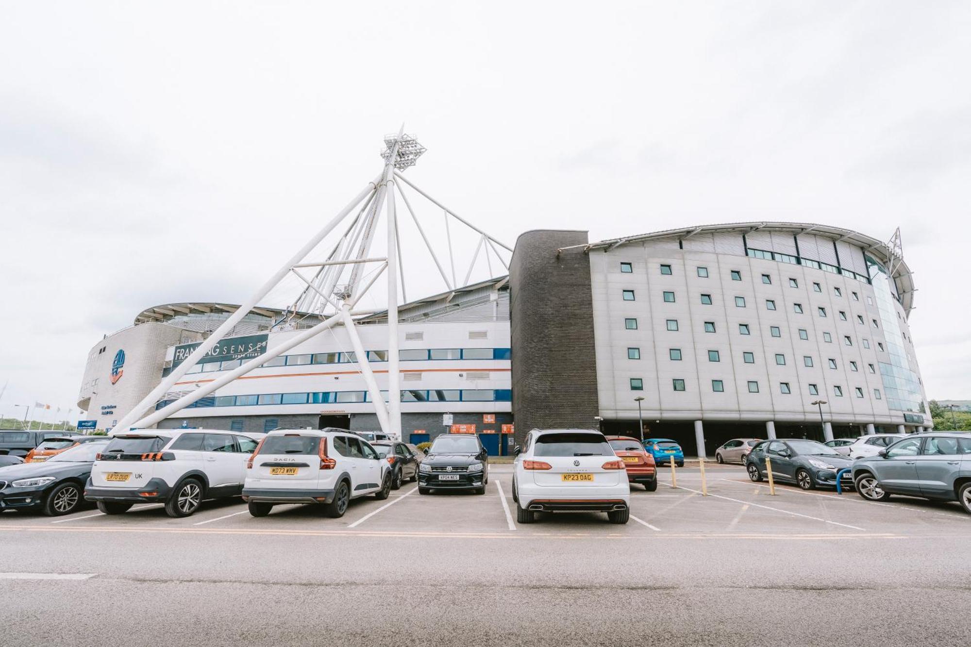 The Bolton Stadium Hotel, A Member Of Radisson Individuals Exteriör bild