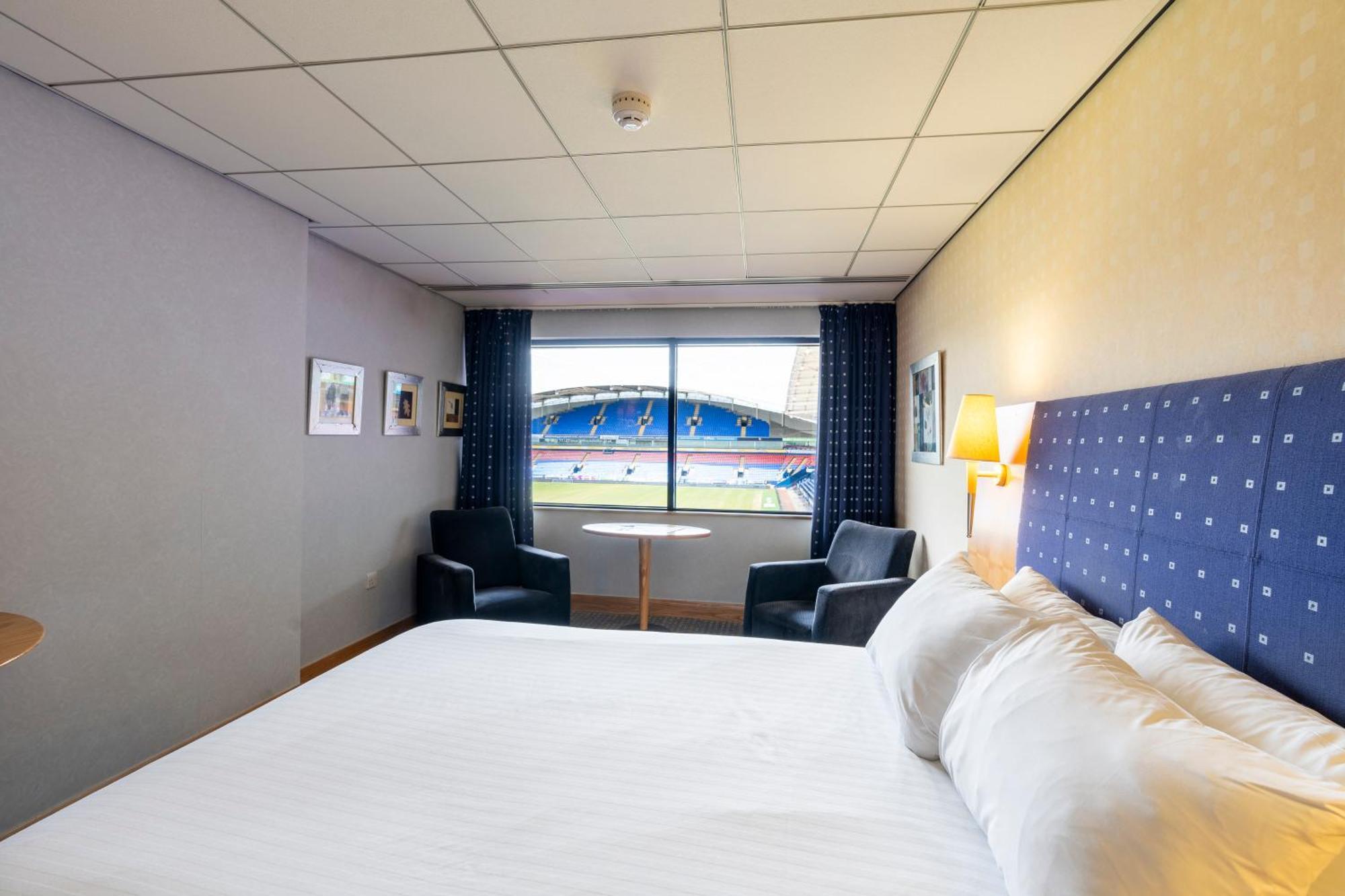 The Bolton Stadium Hotel, A Member Of Radisson Individuals Exteriör bild