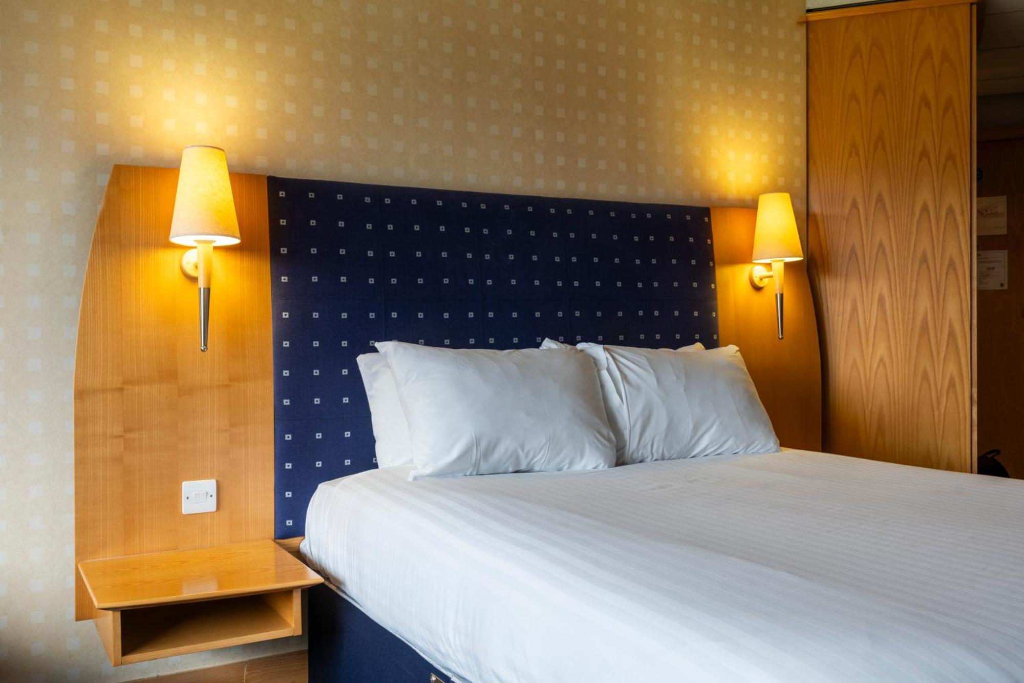 The Bolton Stadium Hotel, A Member Of Radisson Individuals Exteriör bild