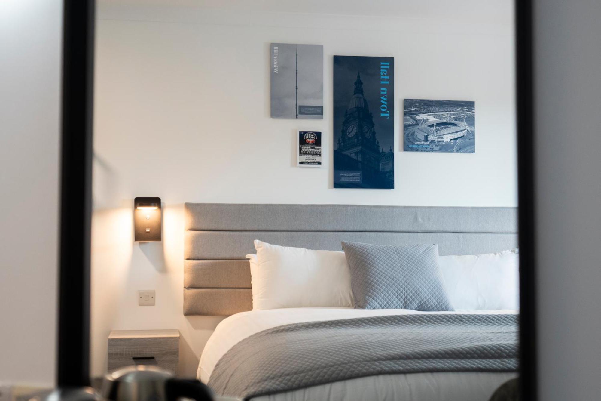 The Bolton Stadium Hotel, A Member Of Radisson Individuals Exteriör bild