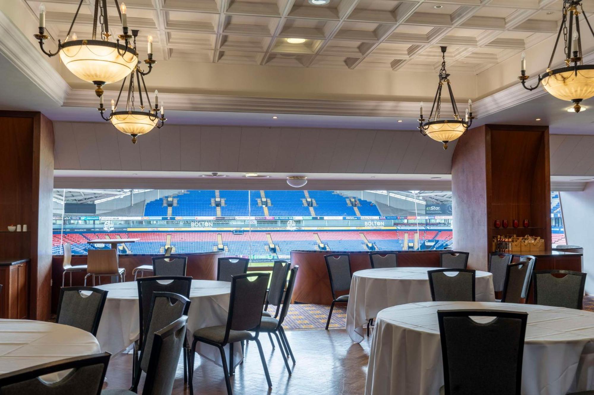 The Bolton Stadium Hotel, A Member Of Radisson Individuals Exteriör bild