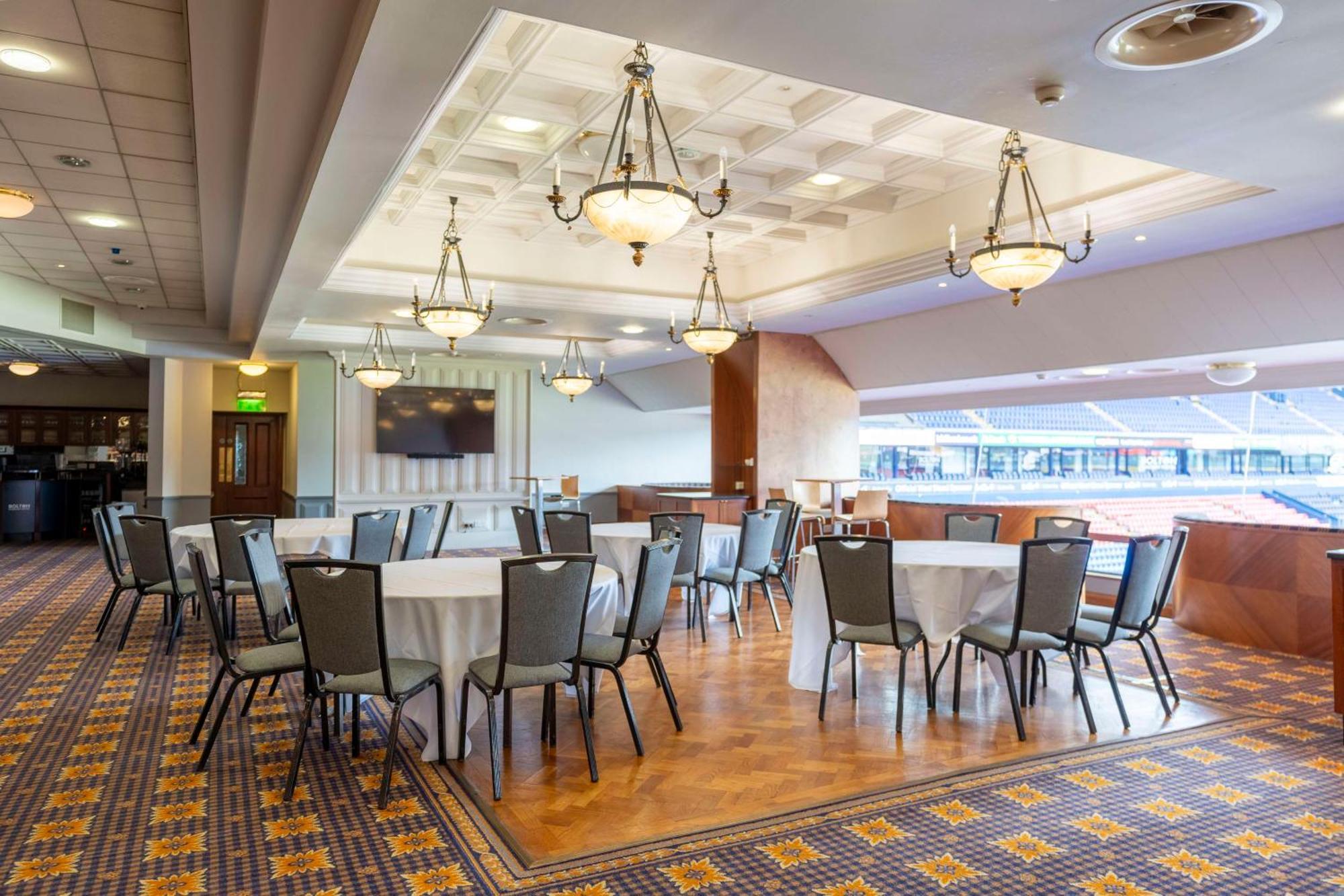 The Bolton Stadium Hotel, A Member Of Radisson Individuals Exteriör bild