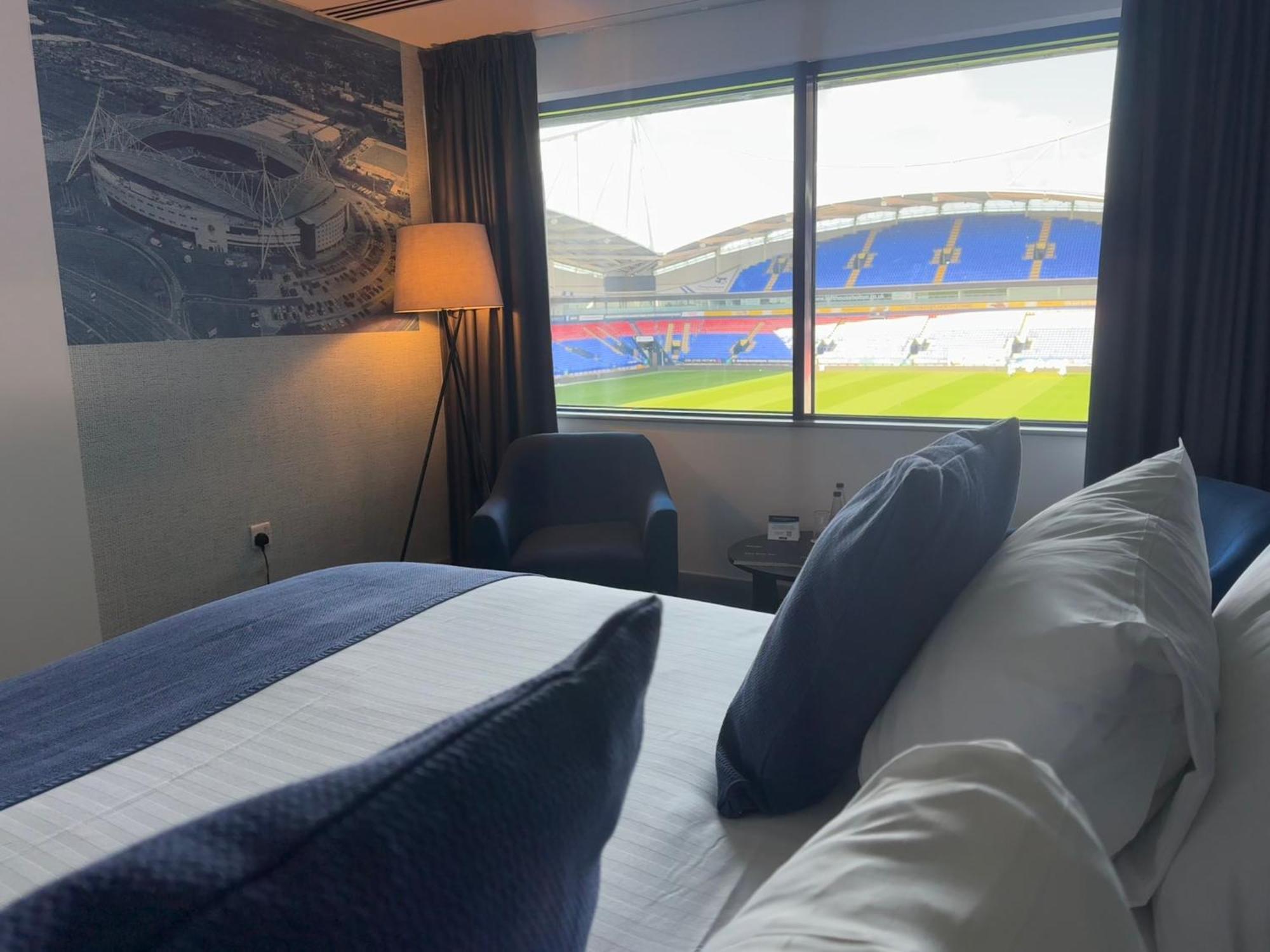 The Bolton Stadium Hotel, A Member Of Radisson Individuals Exteriör bild