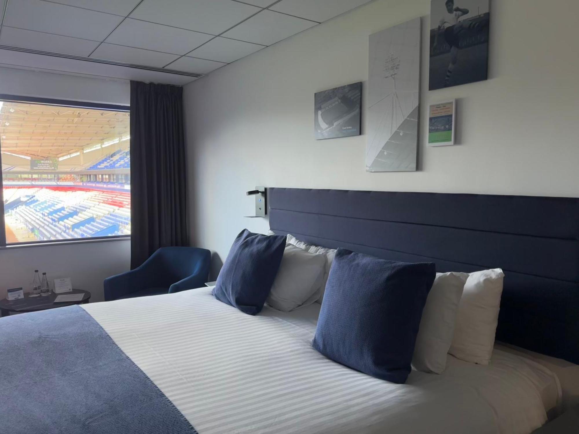 The Bolton Stadium Hotel, A Member Of Radisson Individuals Exteriör bild