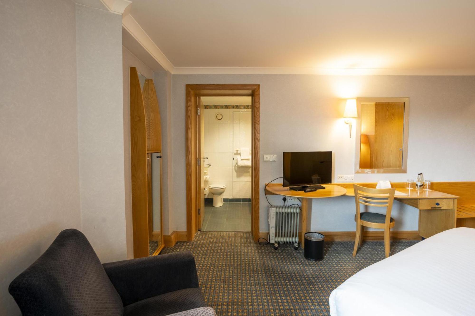 The Bolton Stadium Hotel, A Member Of Radisson Individuals Exteriör bild